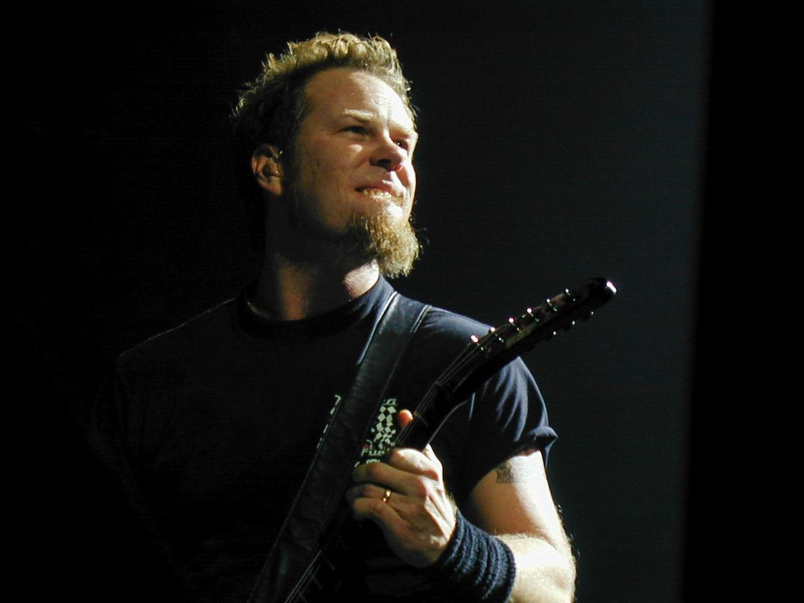 Photo gallery from the gig in Chicago, IL shot on January 5, 2000