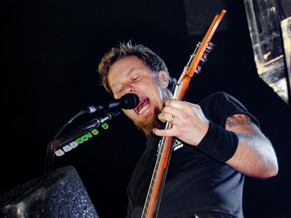 Photo gallery from the gig in Minneapolis, MN shot on January 9, 2000