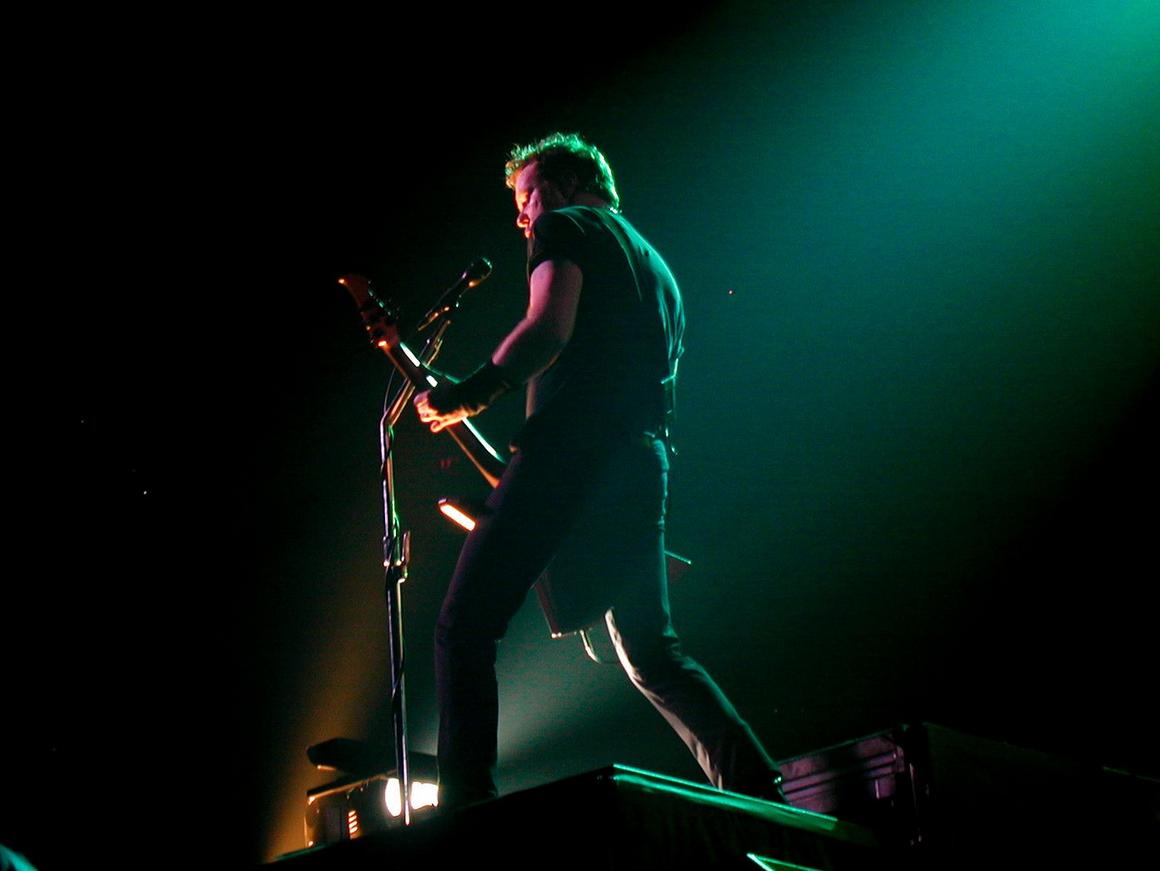 Photo gallery from the gig in Minneapolis, MN shot on January 10, 2000