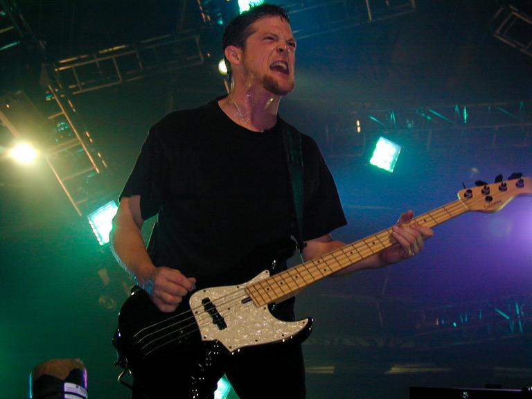 Photo gallery from the gig in St. Louis, MO shot on July 3, 2000