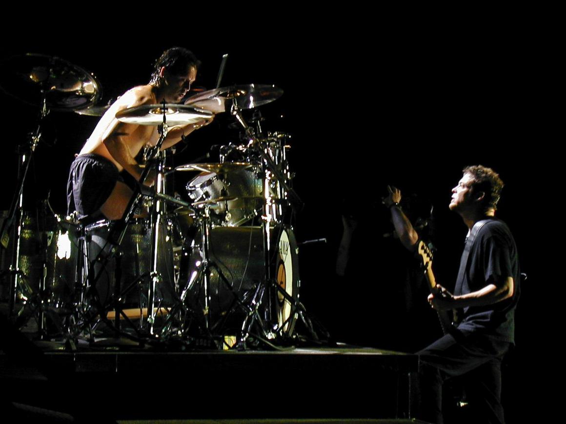 Photo gallery from the gig in Dallas, TX shot on July 9, 2000