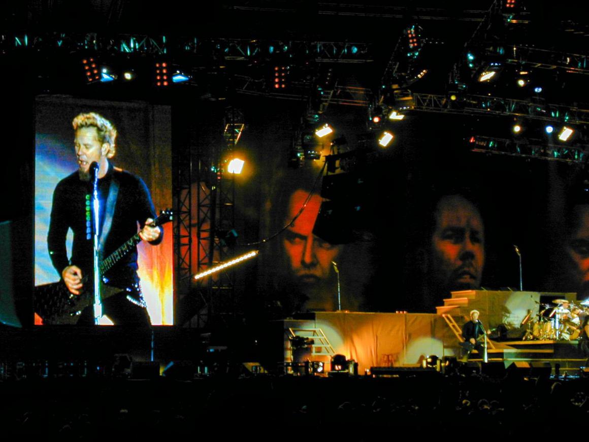 Photo gallery from the gig in San Francisco, CA shot on July 14, 2000