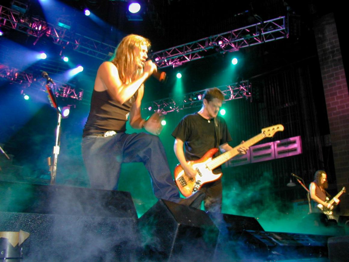 Photo gallery from the gig in Phoenix, AZ shot on July 16, 2000