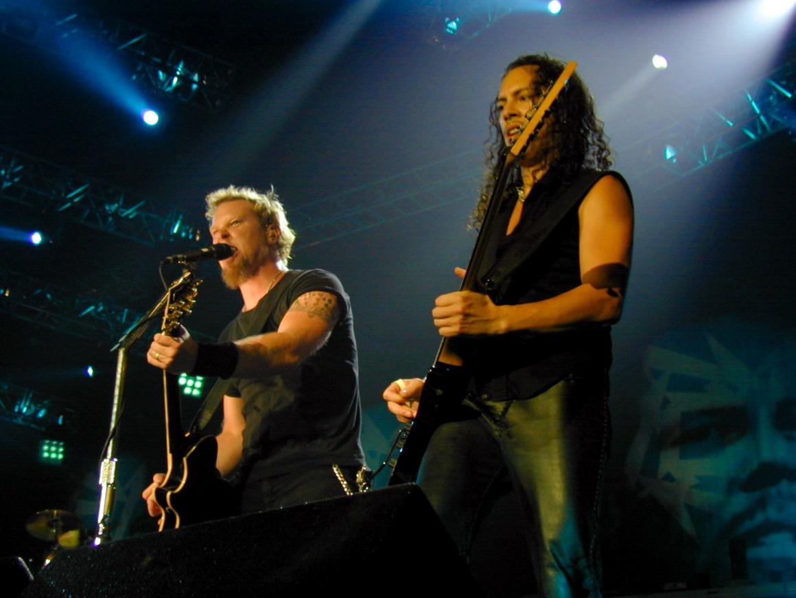 Photo gallery from the gig in Dallas, TX shot on August 2, 2000