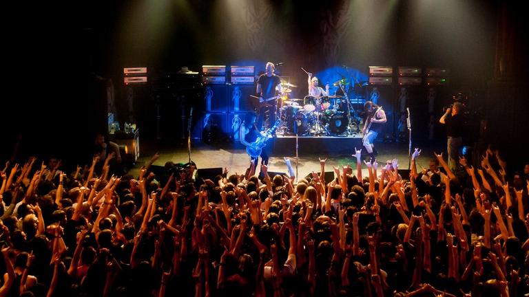 Metallica Photo Gallery: Paris, France (Le Bataclan) - June 11, 2003