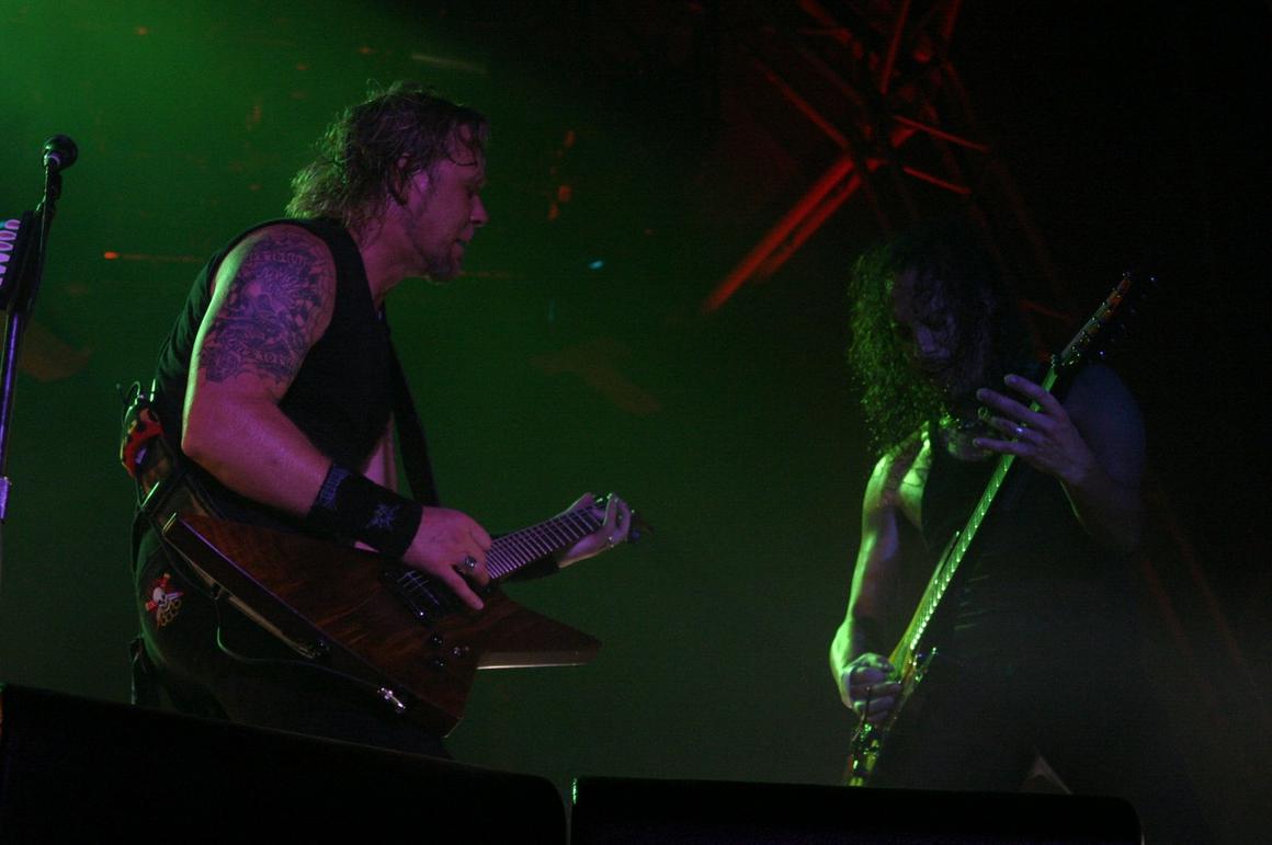Photo gallery from the gig in Gold Coast, Australia shot on January 18, 2004