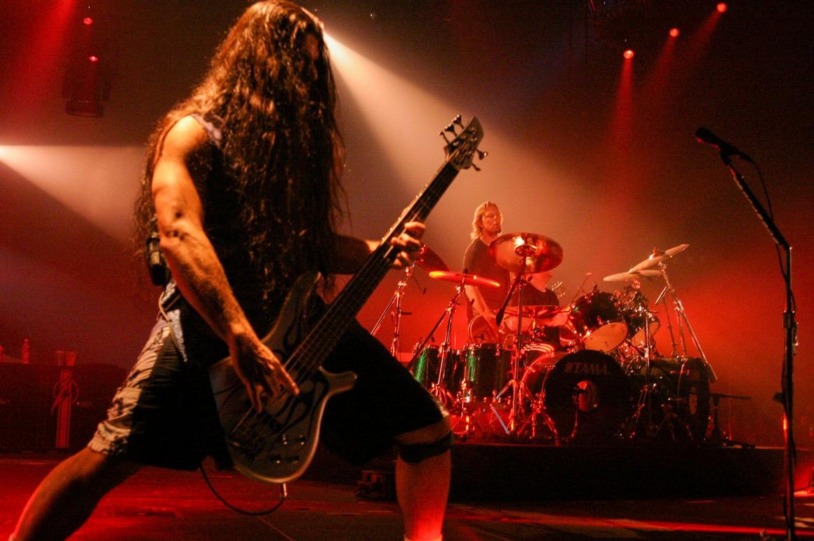 Photo gallery from the gig in San Francisco, CA shot on February 27, 2004