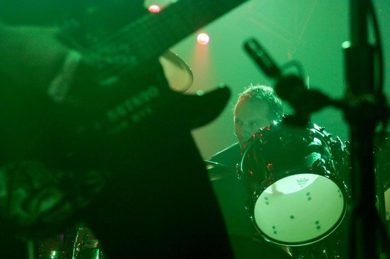 Photo gallery from the gig in Sacramento, CA shot on March 10, 2004