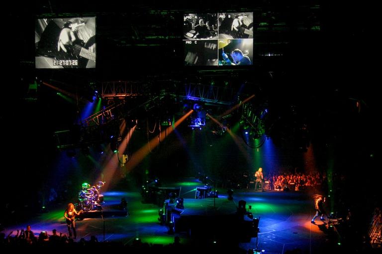 Photo gallery from the gig in Reno, NV shot on March 11, 2004