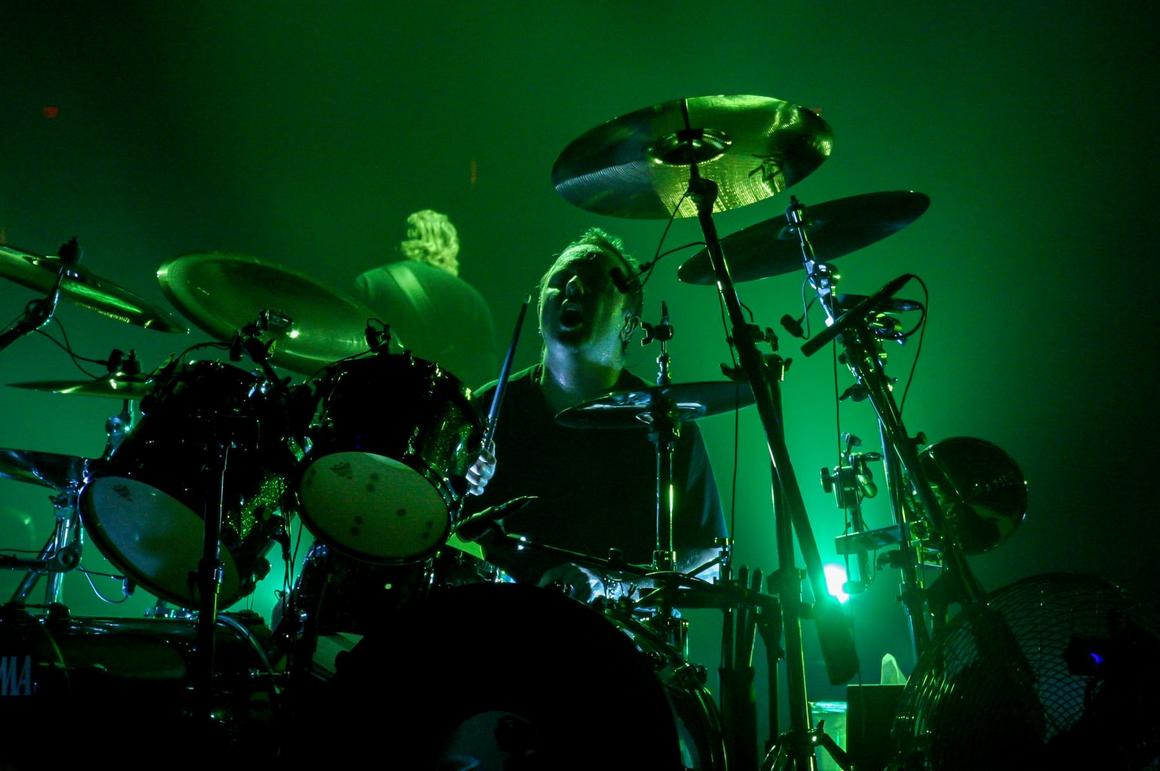 Photo gallery from the gig in Fresno, CA shot on March 14, 2004