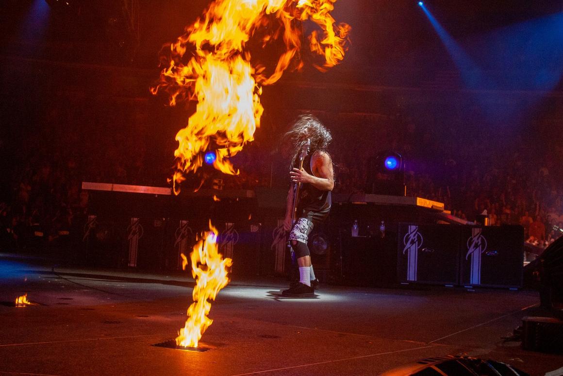 Photo gallery from the gig in Charlotte, NC shot on April 23, 2004