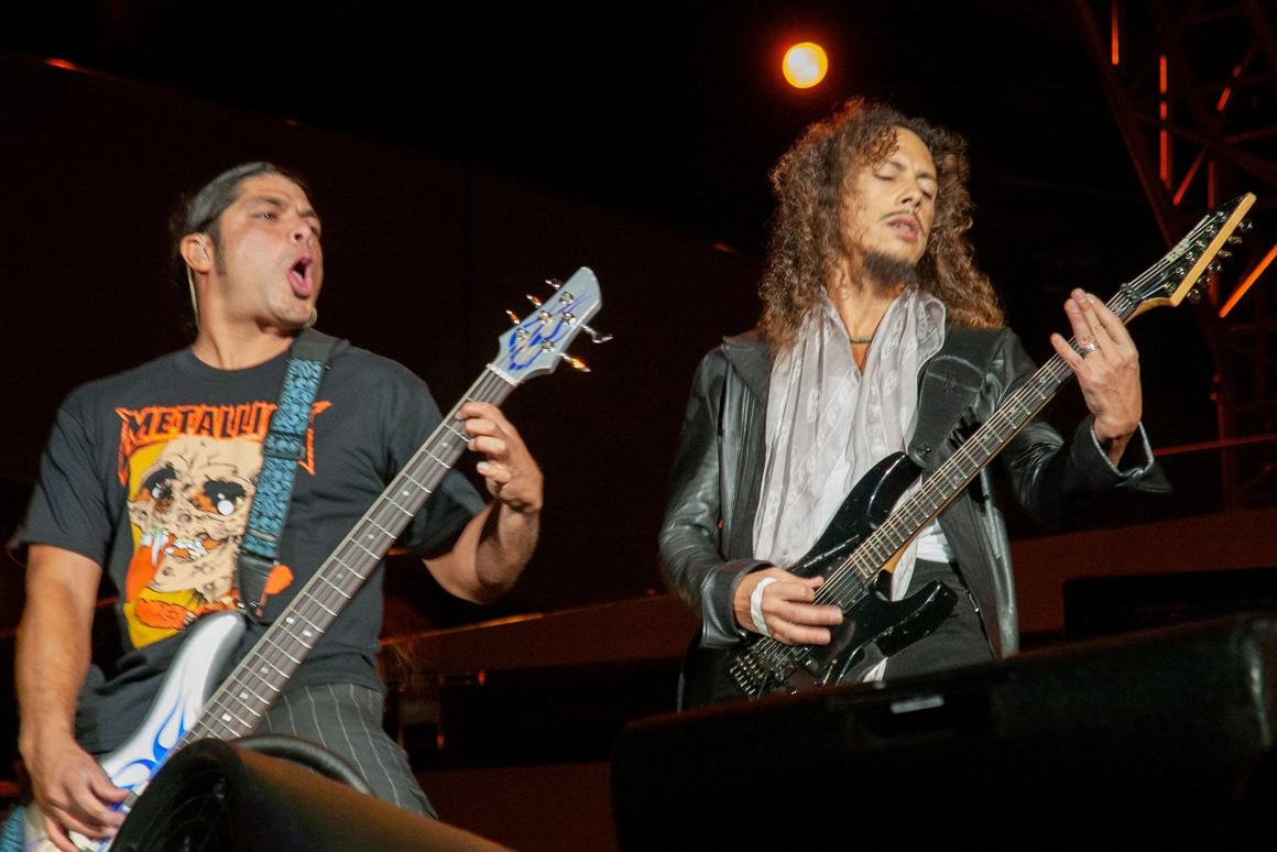 Photo gallery from the gig in San Francisco, CA shot on November 13, 2005