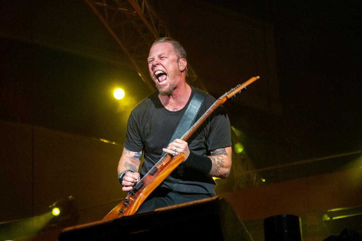 Photo gallery from the gig in San Francisco, CA shot on November 15, 2005