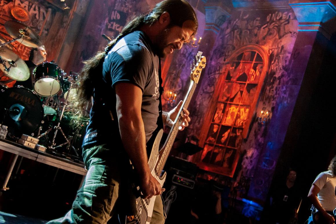 Photo gallery from the gig in New York, NY shot on March 13, 2006