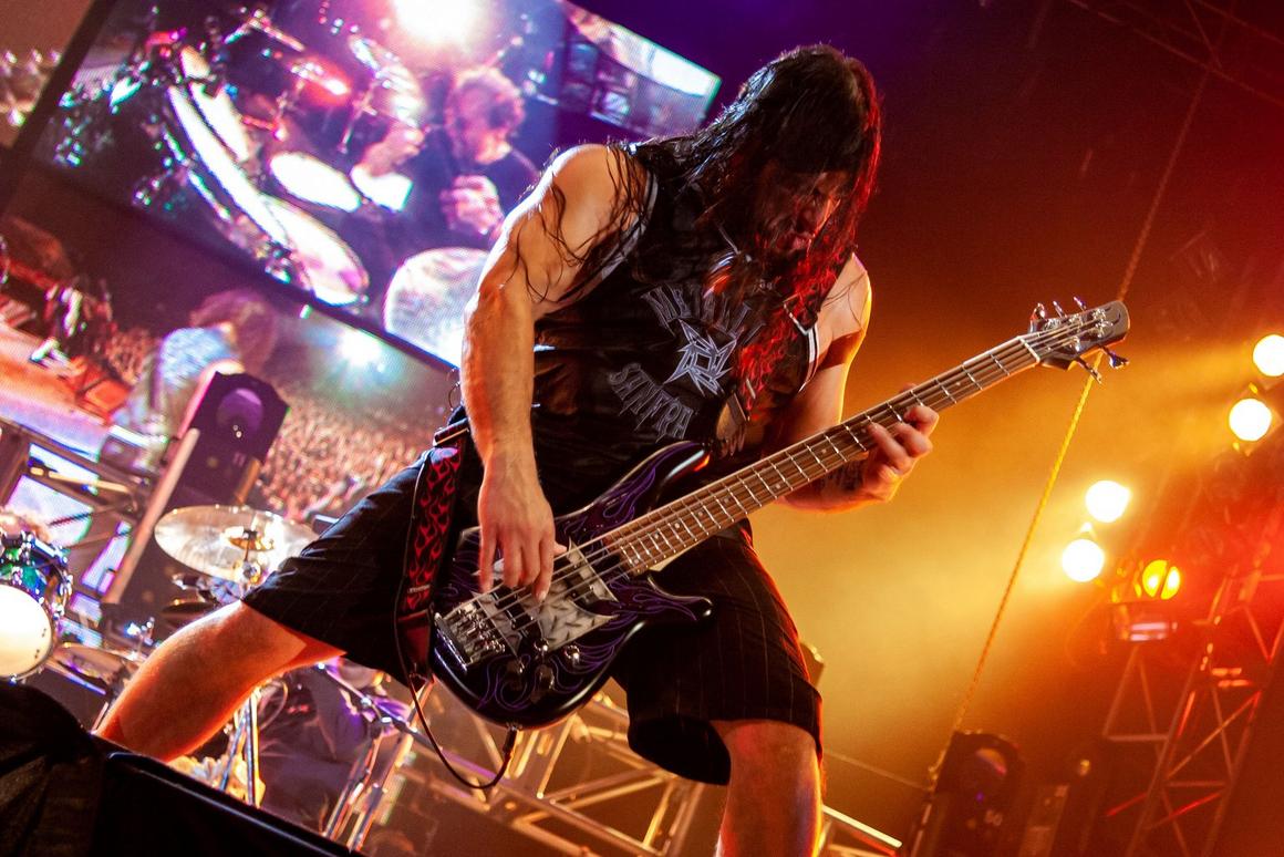 Photo gallery from the gig in Centurion, South Africa shot on March 18, 2006