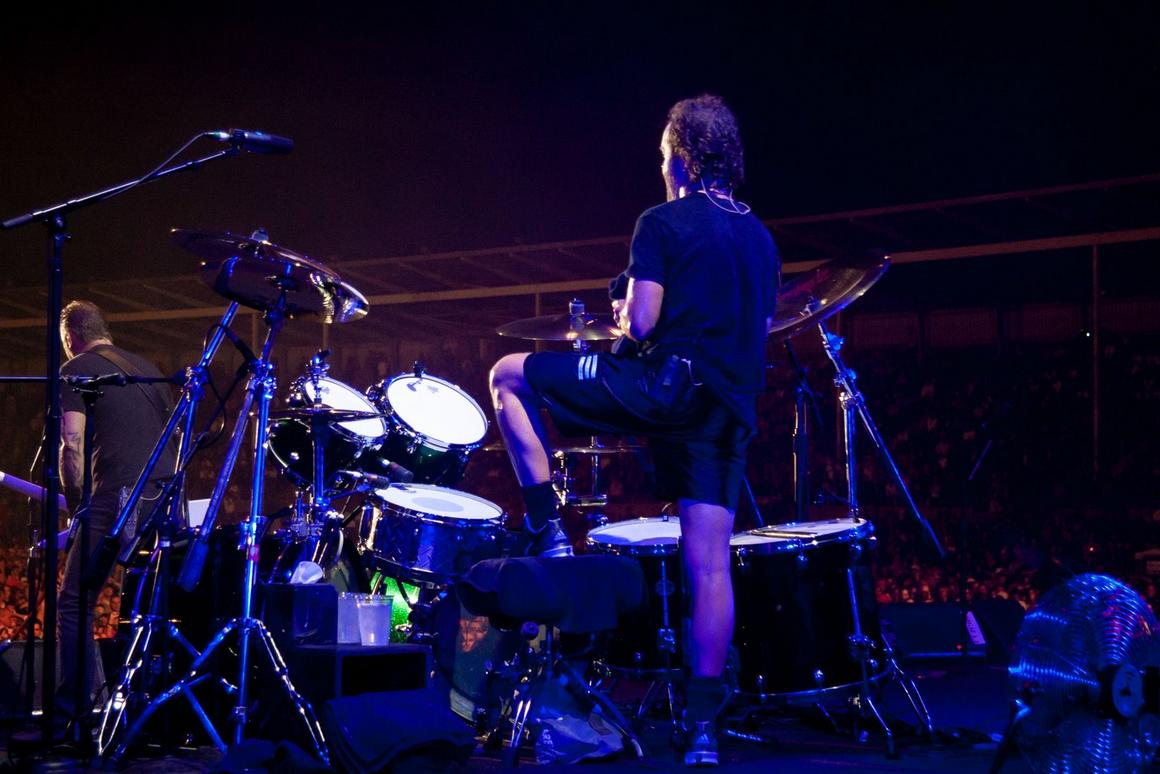 Photo gallery from the gig in Cape Town, South Africa shot on March 25, 2006