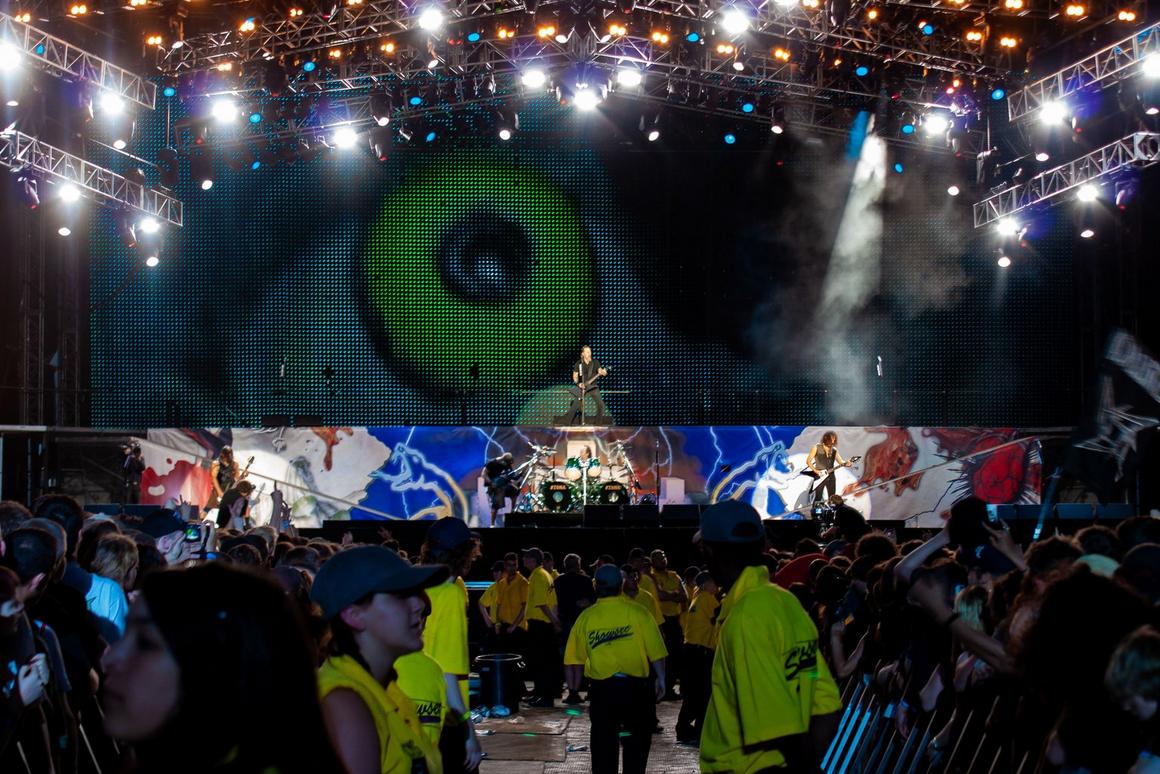 Photo gallery from the gig in Castle Donington, England shot on June 10, 2006