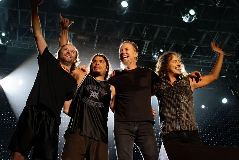 Photo gallery from the gig in Imola, Italy shot on June 17, 2006