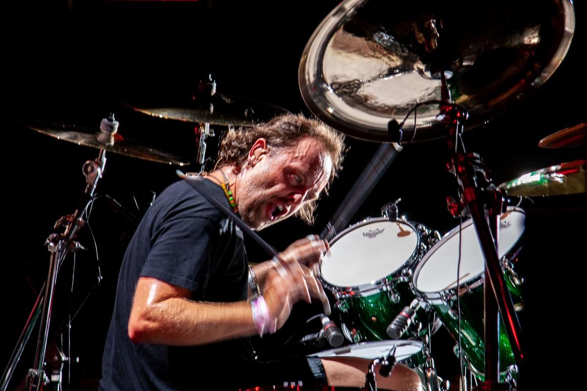 Photo gallery from the gig in Seoul, South Korea shot on August 15, 2006