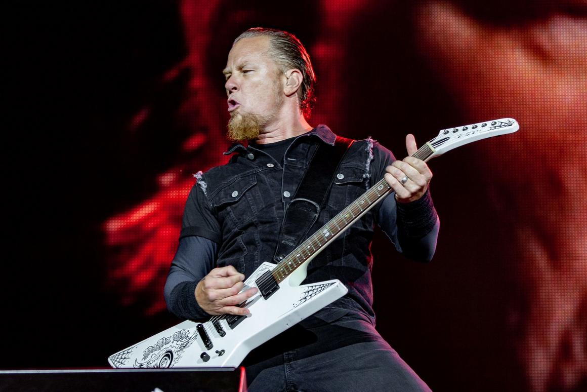 Photo gallery from the gig in Arras, France shot on August 14, 2008