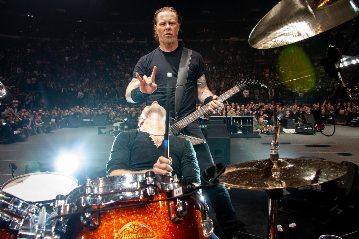 Photo gallery from the gig in St. Louis, MO shot on November 17, 2008