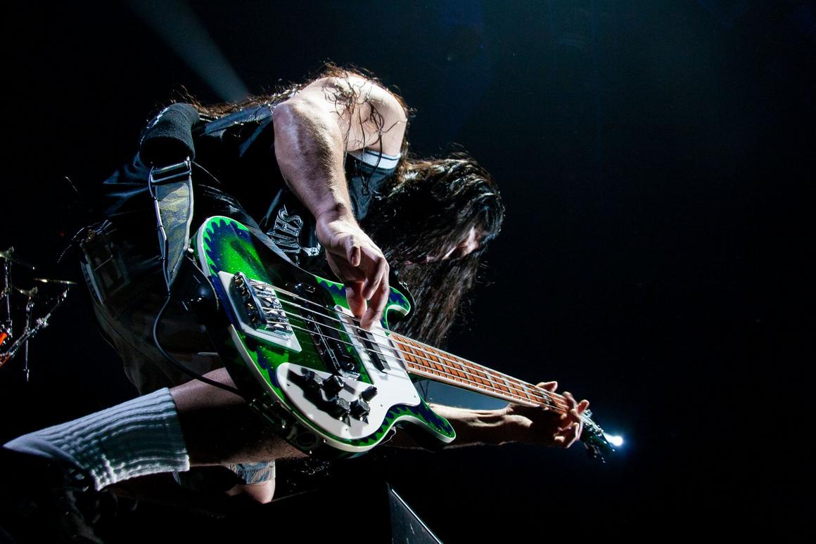 Photo gallery from the gig in Edmonton, AB, Canada shot on December 7, 2008