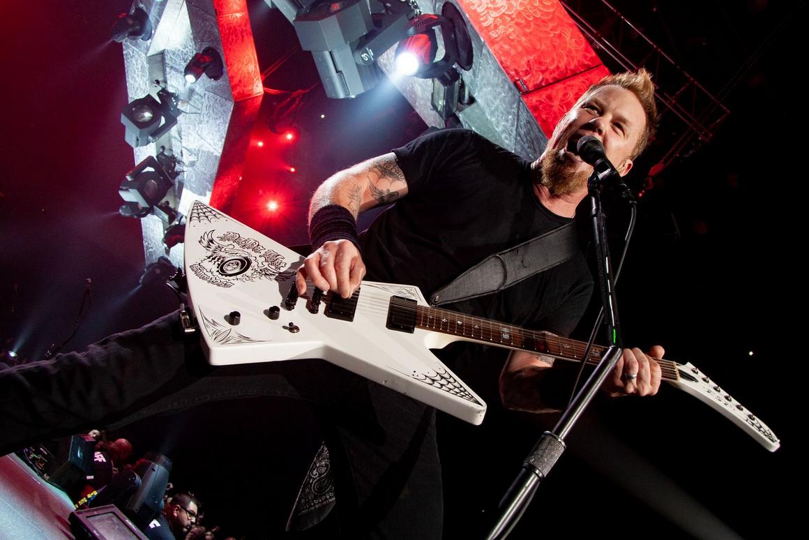 Photo gallery from the gig in Los Angeles, CA shot on December 17, 2008