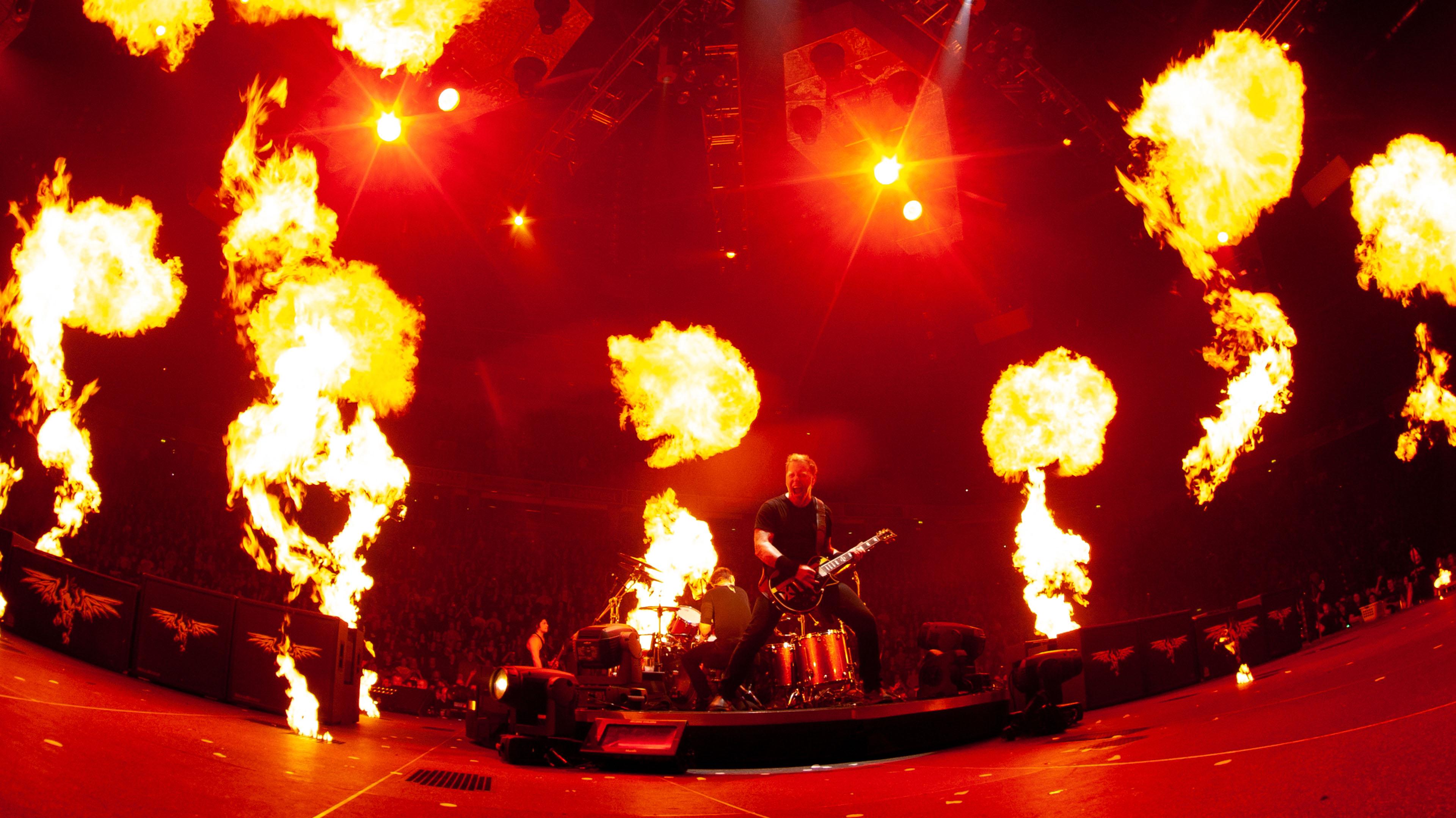 Metallica at Manchester Evening News Arena in Manchester, England on ...