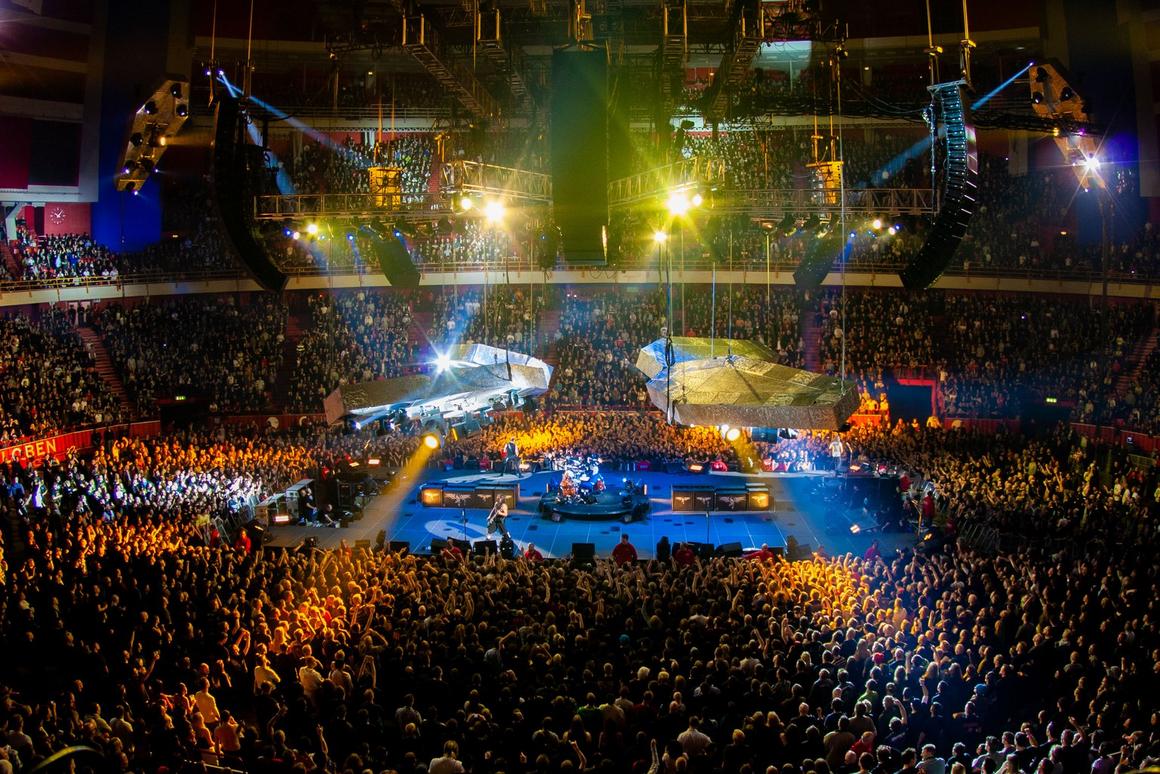 Photo gallery from the gig in Stockholm, Sweden shot on March 7, 2009