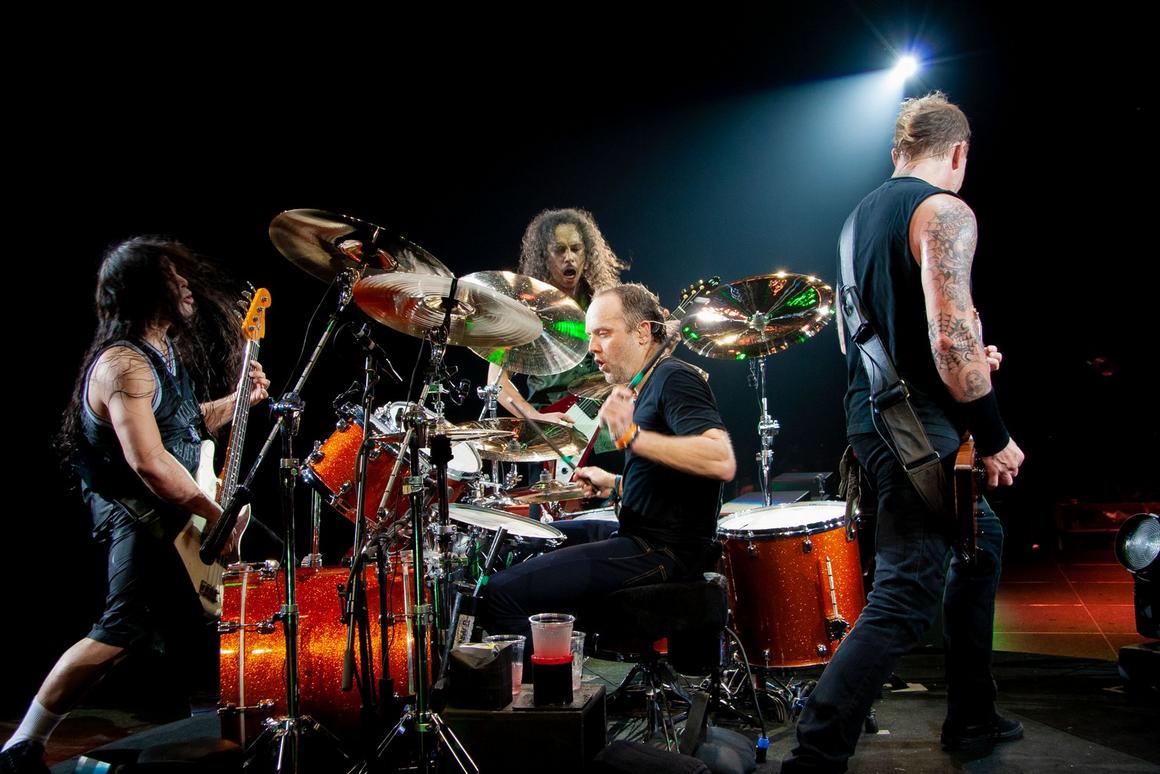 Photo gallery from the gig in Paris, France shot on April 2, 2009