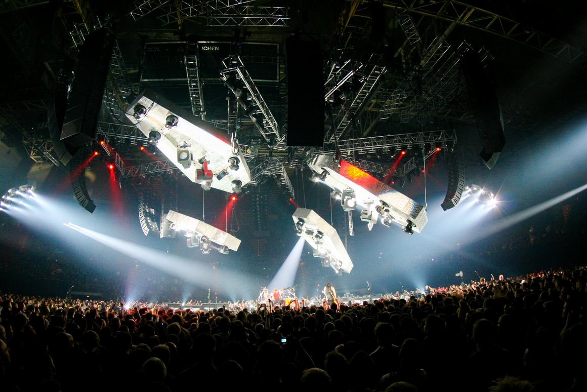 Photo gallery from the gig in Munich, Germany shot on May 6, 2009