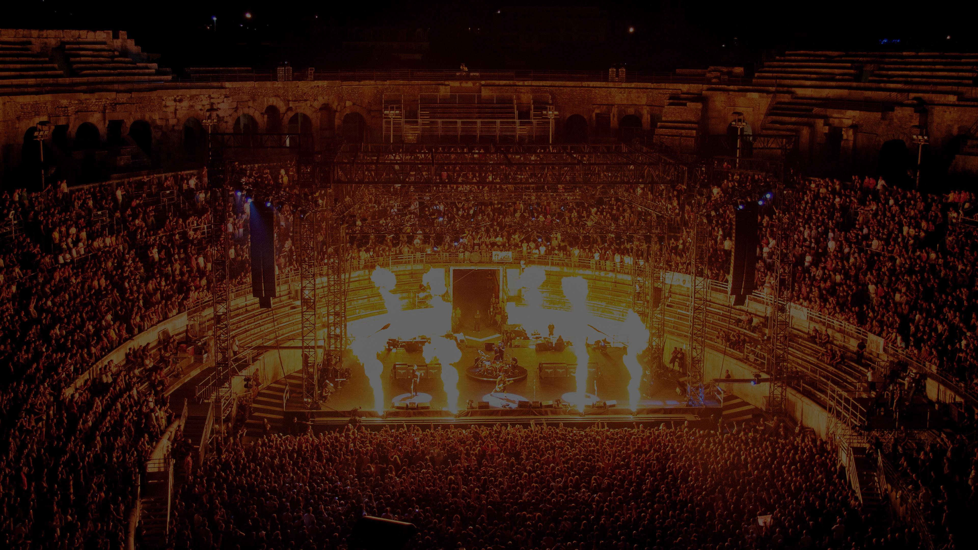 Banner Image for the photo gallery from the gig in Nîmes, France shot on July 7, 2009
