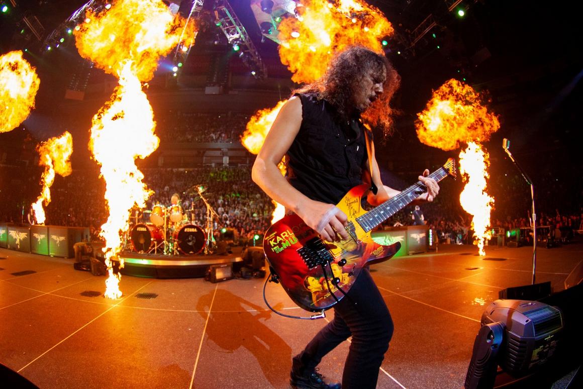 Photo gallery from the gig in Toronto, ON, Canada shot on October 27, 2009