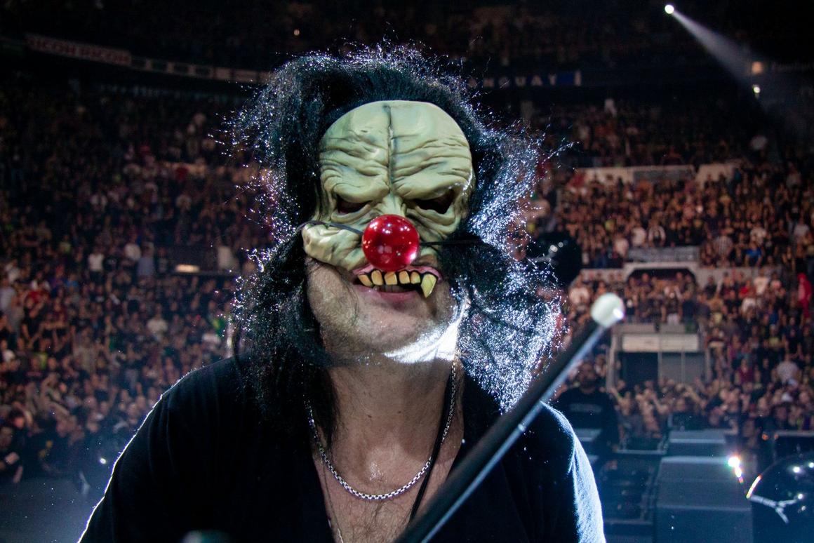 Photo gallery from the gig in Quebec City, QC, Canada shot on October 31, 2009