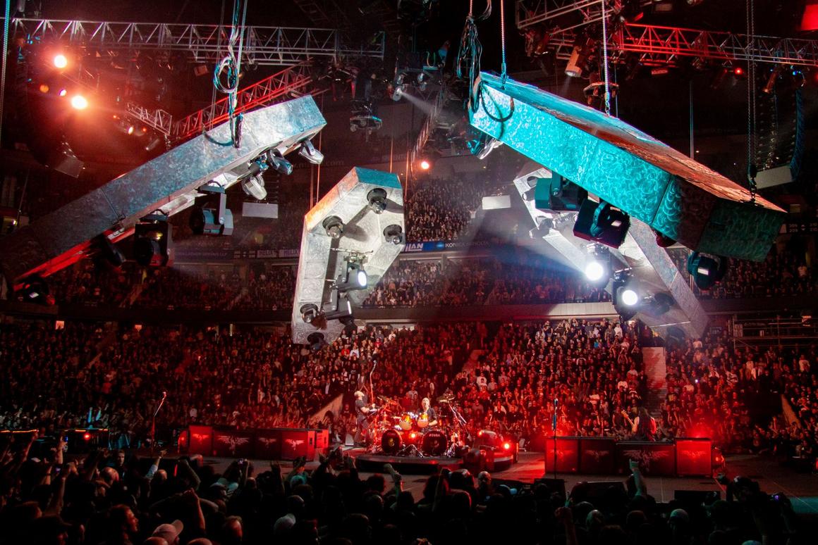 Photo gallery from the gig in Ottawa, ON, Canada shot on November 3, 2009
