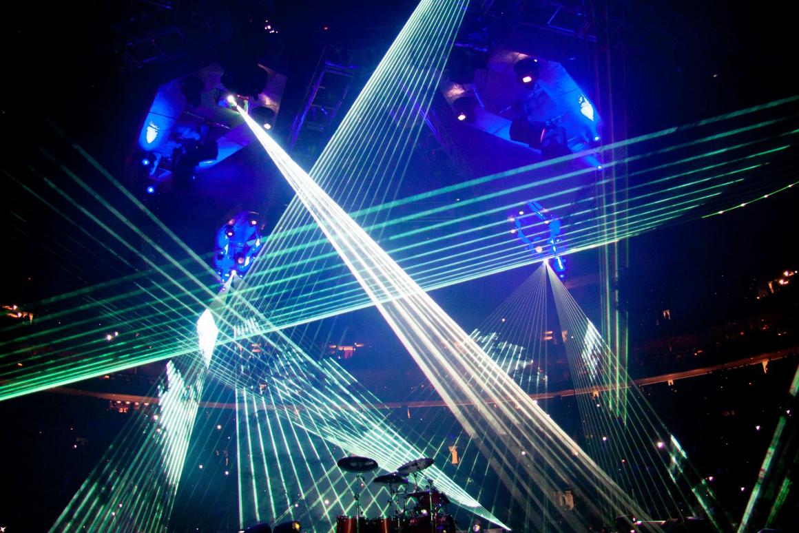 Photo gallery from the gig in Buffalo, NY shot on November 10, 2009