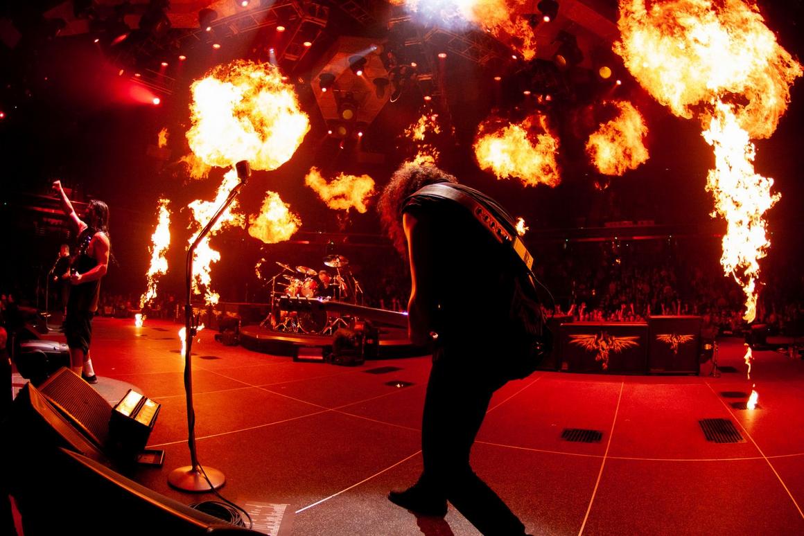 Photo gallery from the gig in Sacramento, CA shot on December 8, 2009