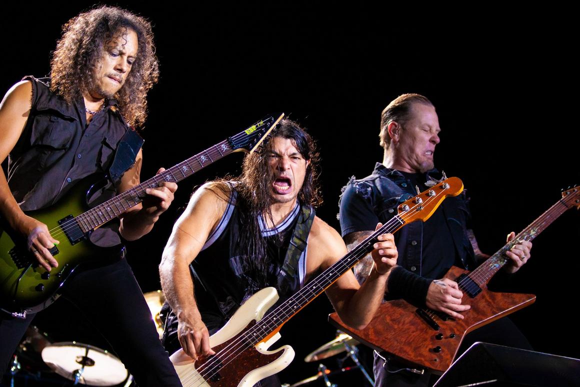 Photo gallery from the gig in Santiago, Chile shot on January 26, 2010