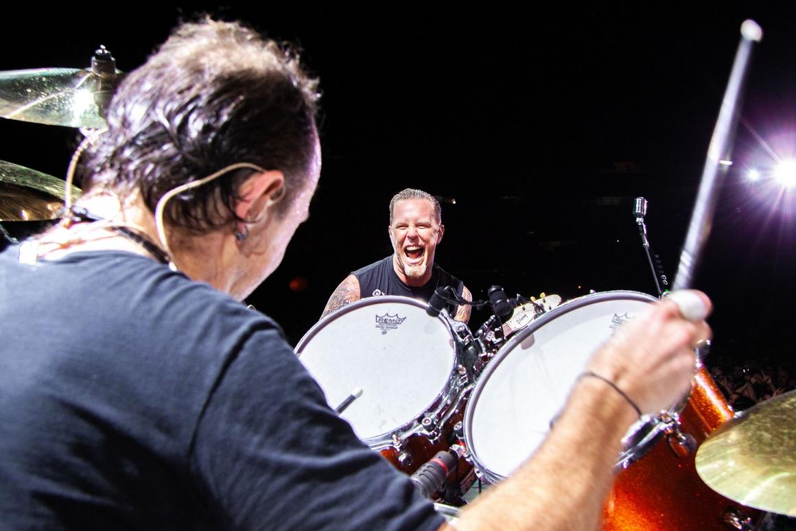 Photo gallery from the gig in S&atilde;o Paulo, Brazil shot on January 31, 2010