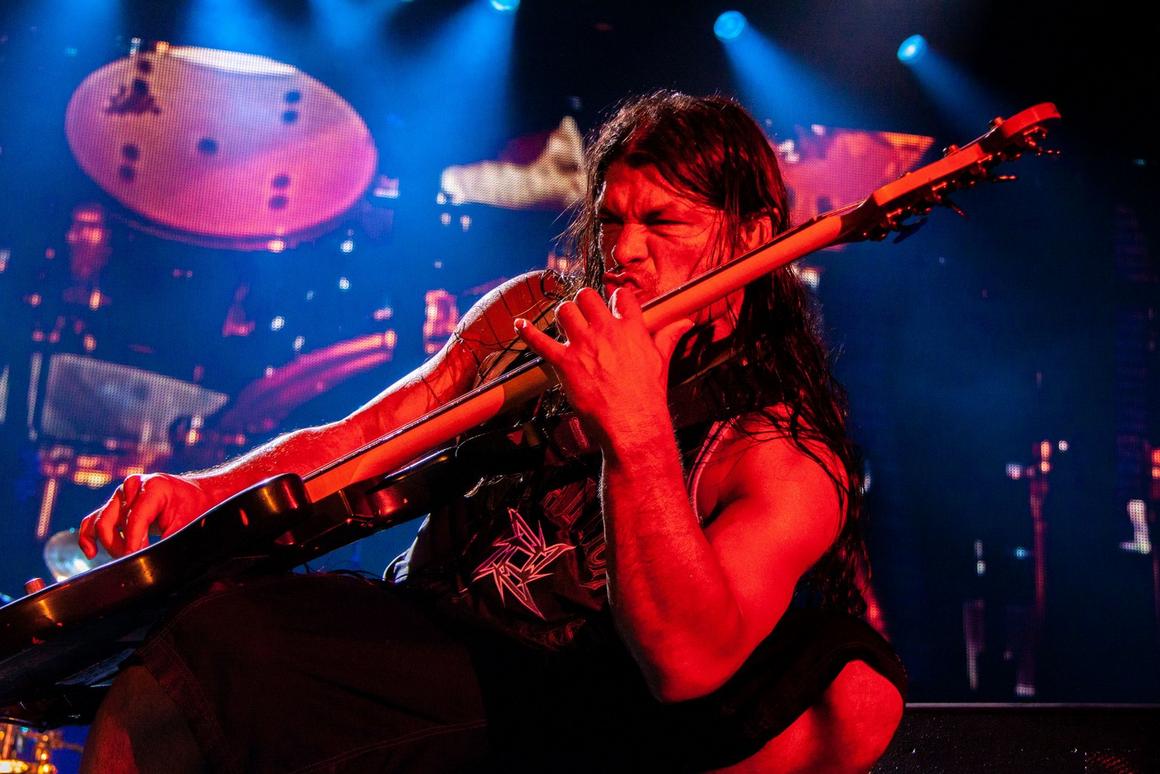 Photo gallery from the gig in Panama City, Panama shot on March 8, 2010