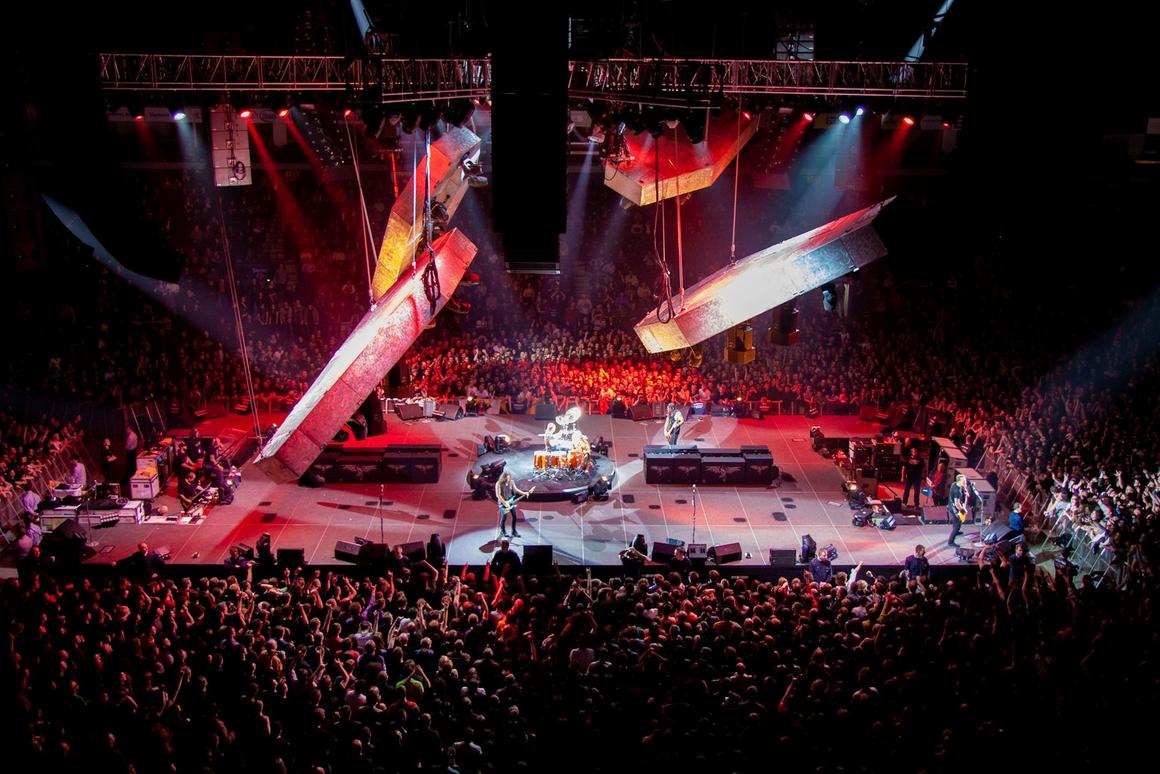 Photo gallery from the gig in Vilnius, Lithuania shot on April 21, 2010