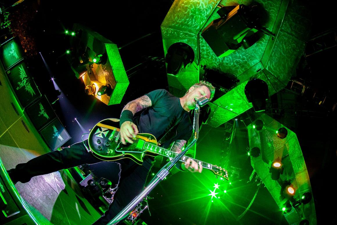 Photo gallery from the gig in Moscow, Russia shot on April 24, 2010