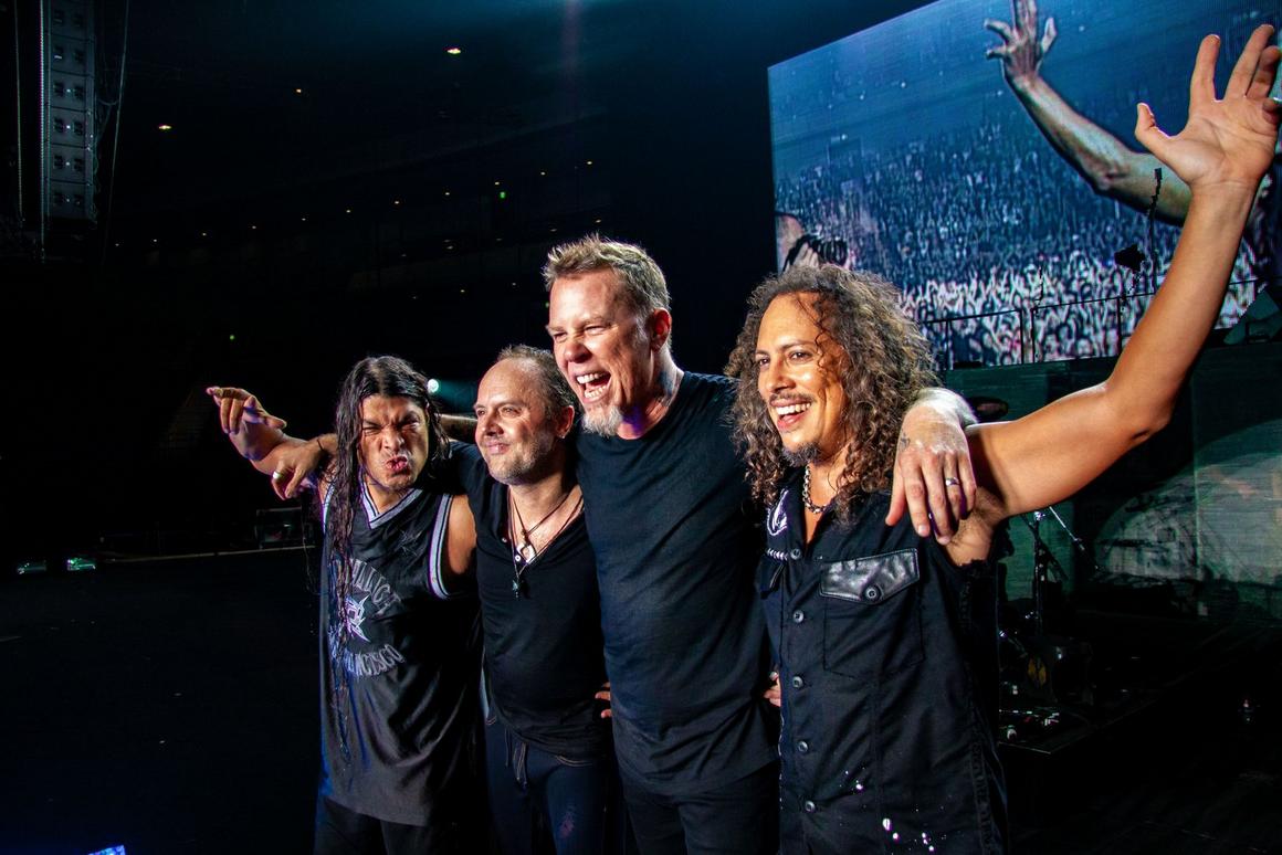 Photo gallery from the gig in Tokyo, Japan shot on September 26, 2010