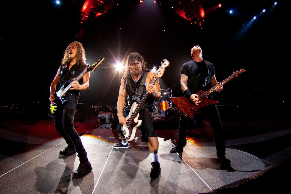 Photo gallery from the gig in Brisbane, Australia shot on October 16, 2010