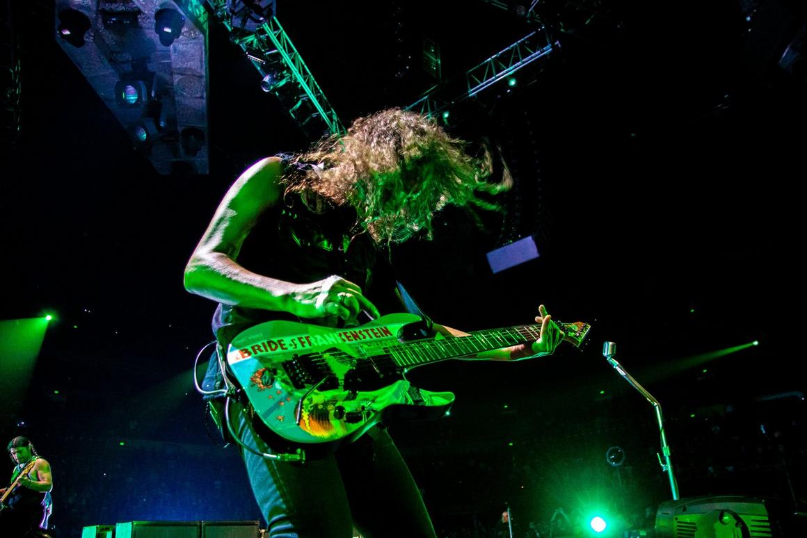 Photo gallery from the gig in Sydney, Australia shot on November 10, 2010