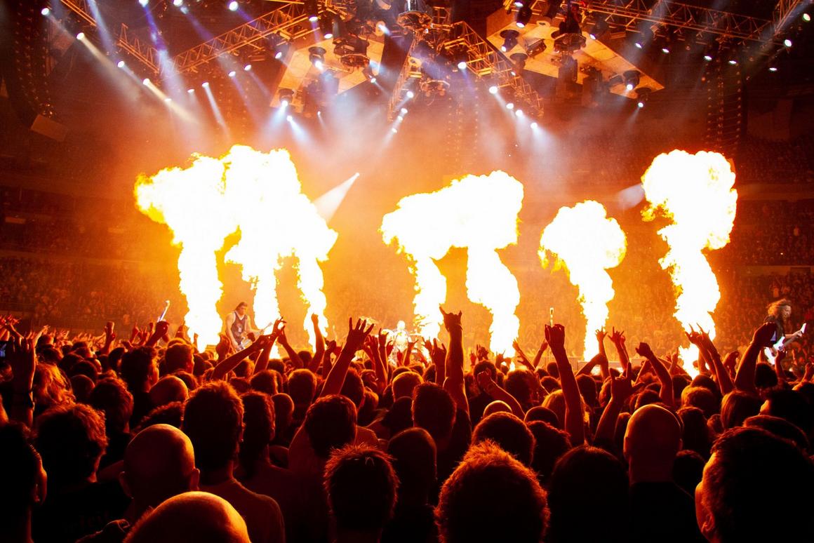 Photo gallery from the gig in Sydney, Australia shot on November 13, 2010