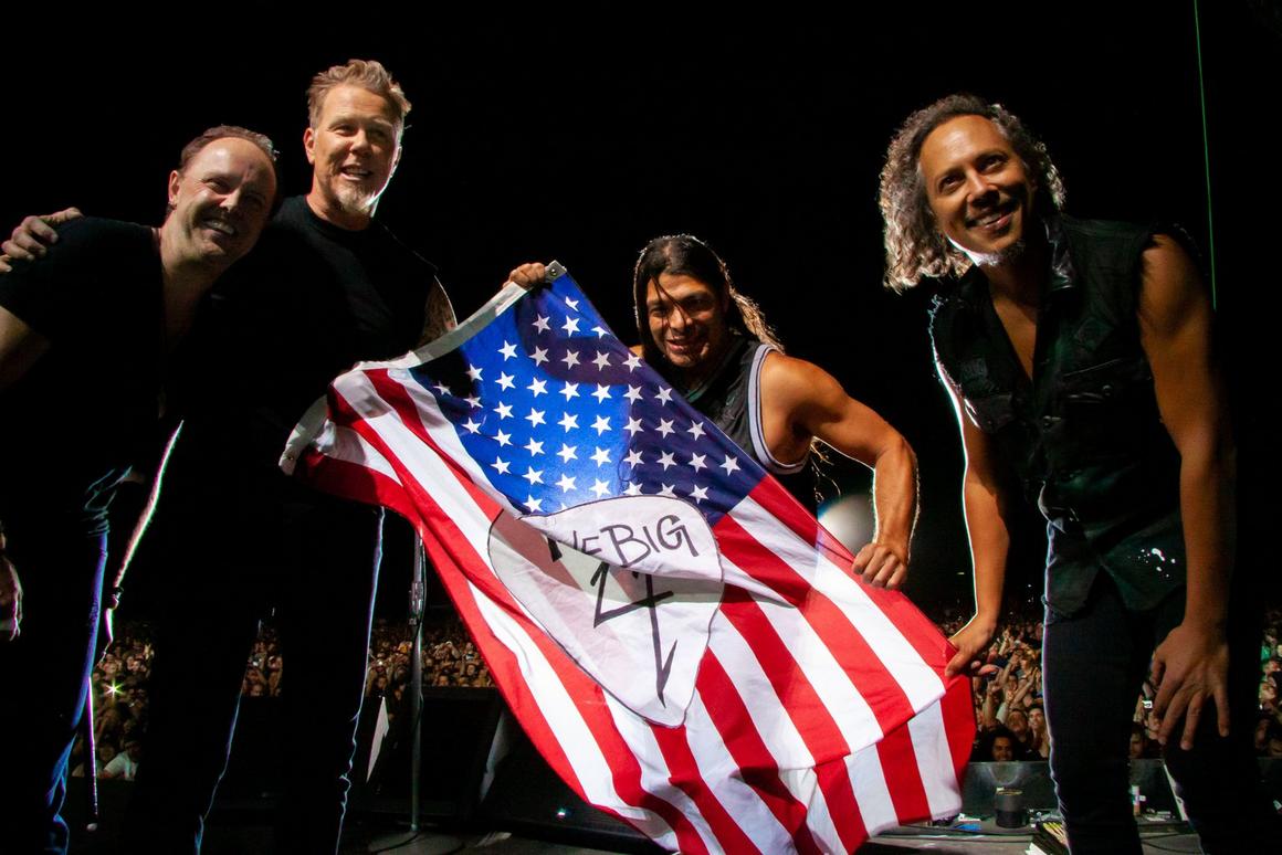Photo gallery from the gig in Indio, CA shot on April 23, 2011