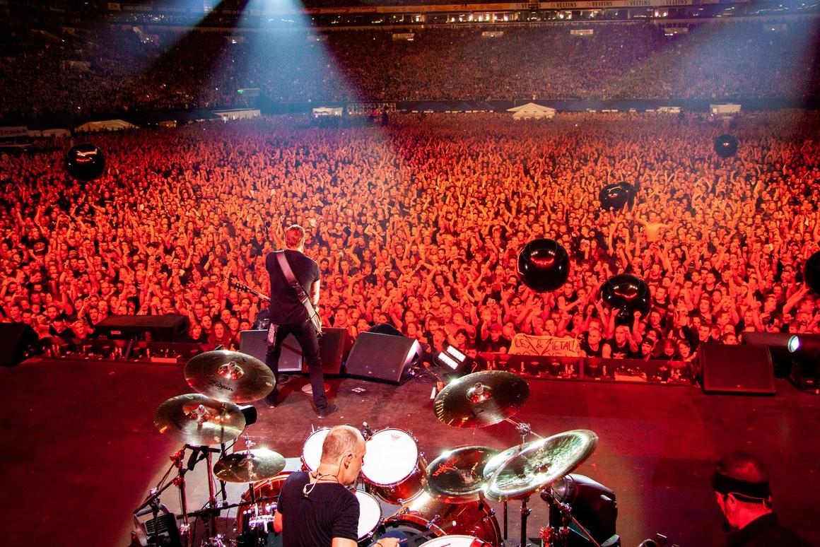 Photo gallery from the gig in Gelsenkirchen, Germany shot on July 2, 2011
