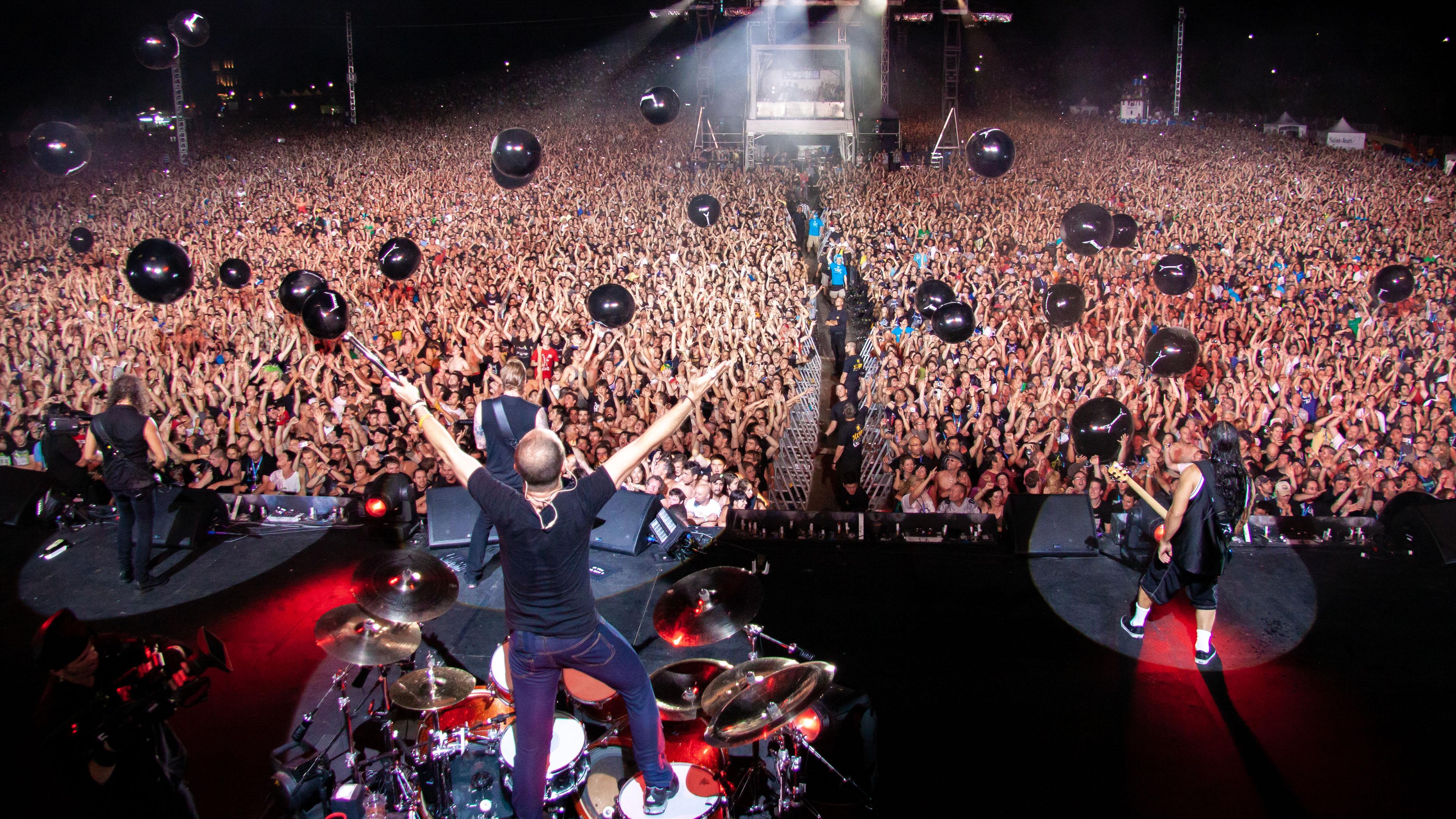 Рок концерт сегодня. Metallica концерт. Metallica Live 2013. Металлика в Олимпийском 2015. Металика рок группа на сцене