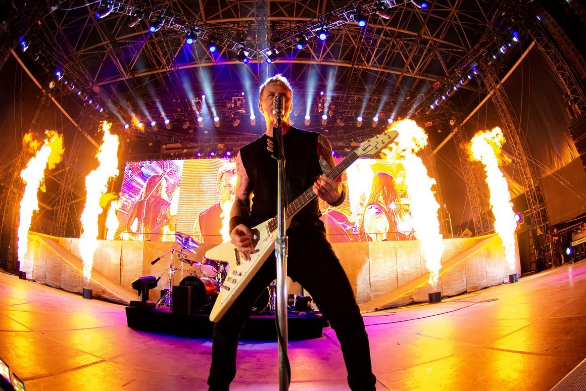 Photo gallery from the gig in Abu Dhabi, United Arab Emirates shot on October 25, 2011